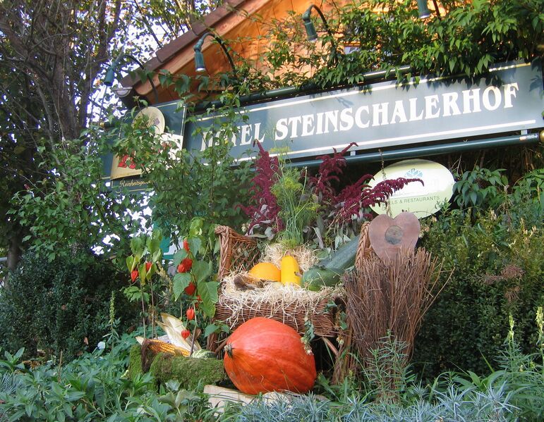 Datei:SH Deko Begrüßungsschild.jpg