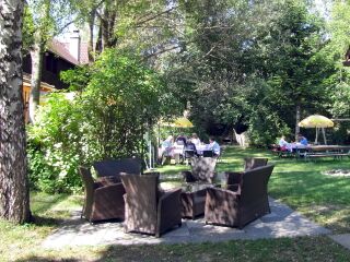 Nostalgiegarten Gruppenarbeitspülätze im Grünen]]
