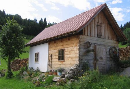 Dörrhaus neben dem Garten