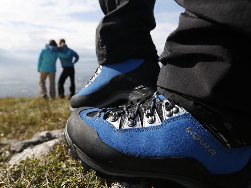 Datei:Wanderschuhe blau.jpg