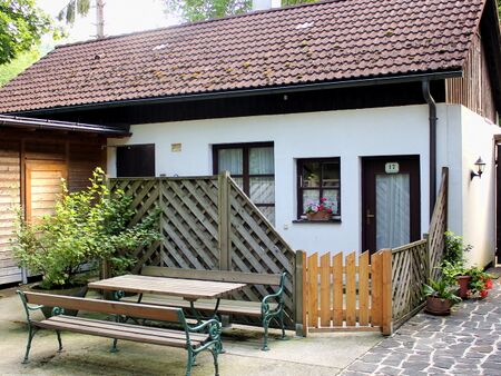 Pfortenhaus mit Zaun