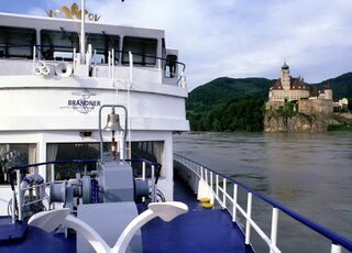 Schiff vor Schönbühel