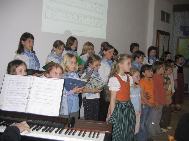 Datei:Uraufführung Dirndllied Steinschalerhof 2006.jpg