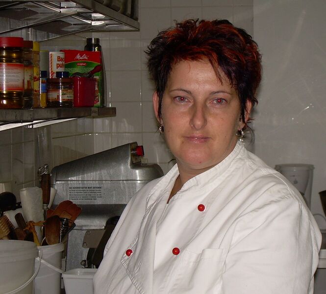 Datei:Karin Fahrngruber - Team Küche.jpg