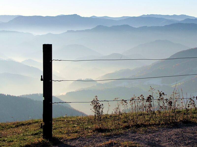 Datei:ESt Blick Türnitzer Berge.jpg