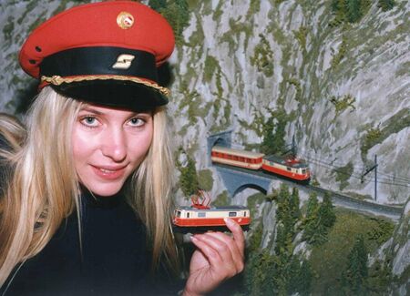 Modellbahn - Mädchen Größenvergleich