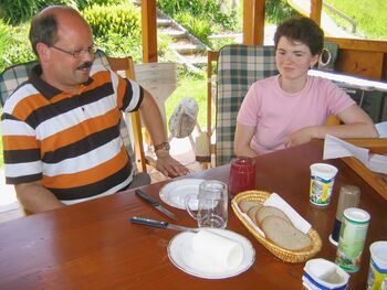 Hr. Spring (CH) bei der Schafkäseverkostung 2009