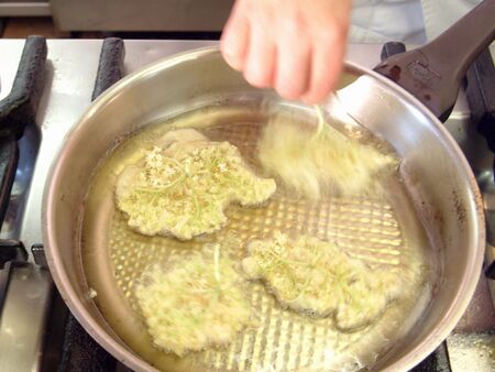 Hollerstrauben kochen