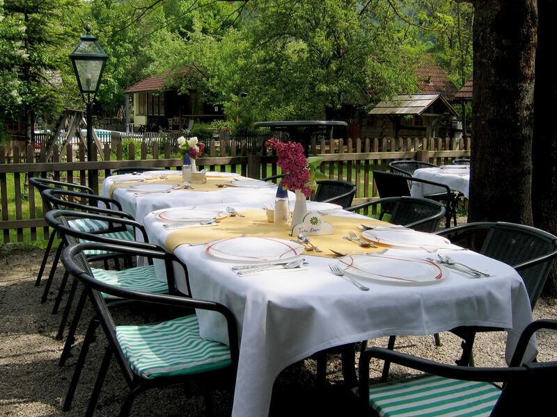 Datei:SH-Essen im Grünen.jpg