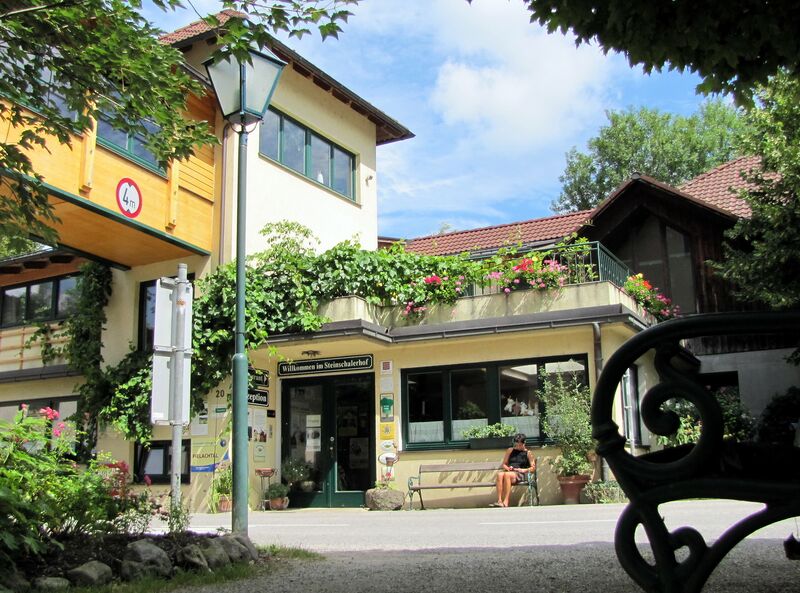 Datei:SH Rezeption von Süd.jpg