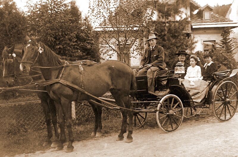 Datei:AW Erstkomunion imLandauer.jpg