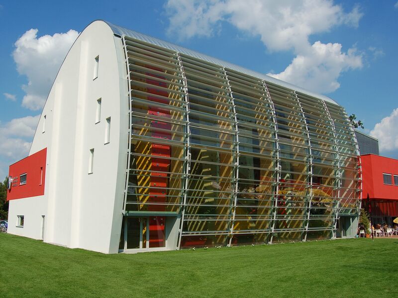 Datei:Kletterhalle Wbg Südfassade.jpg