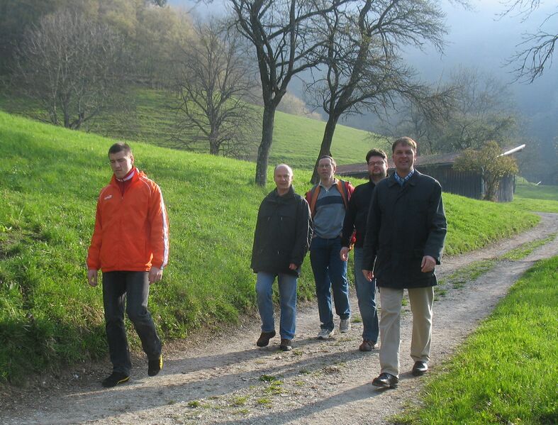Datei:Morgenwanderung April 2010.jpg
