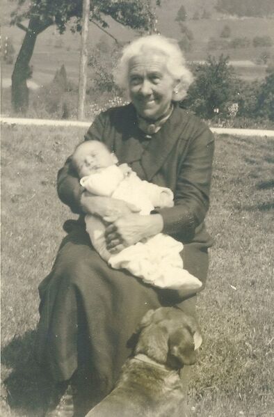 Datei:Maria Schnabl m J Weiß.jpg