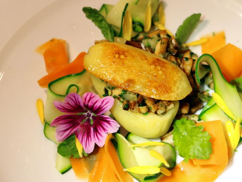 Datei:SK Vegetarisch gefüllter Erdapfel.JPG