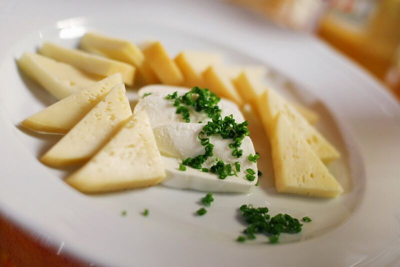 Datei:Schaf- u Mostkäseteller.jpg