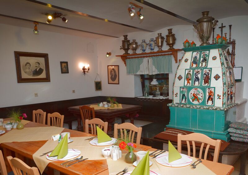 Datei:SH Kachelofenstube Weihnacht.jpg