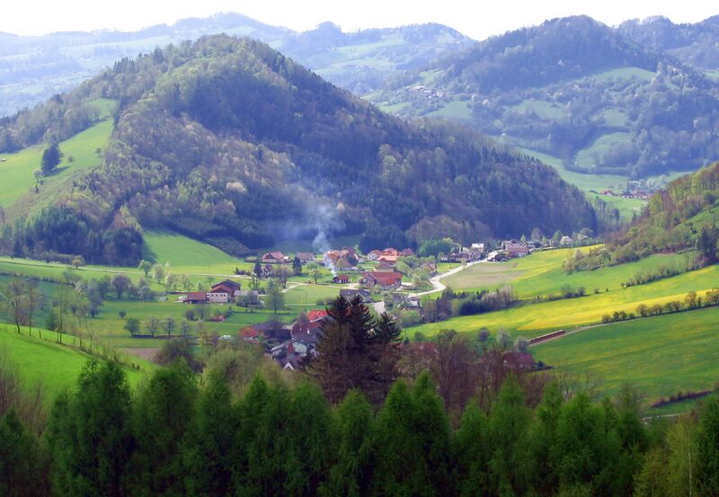Datei:KL Tradigist Siedlung Frühling.jpg