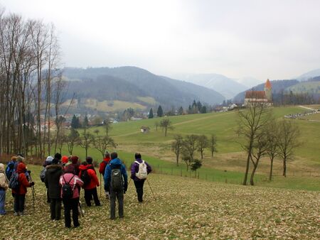 Dirndl-Blütenwanderung Blick Kirchberger Kirche