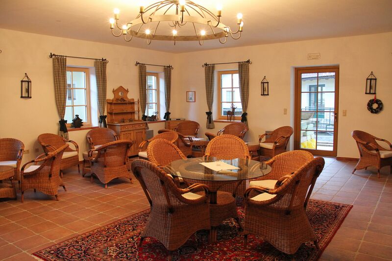 Datei:SD Bar im Dorfwirtshaus.jpg