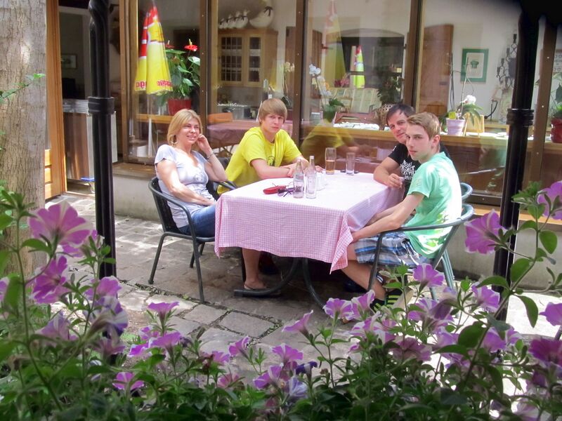 Datei:SH Innenhof Sommer.jpg