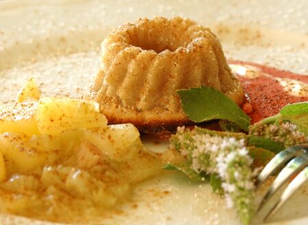 süßer Gugelhupf mit Schafkäse