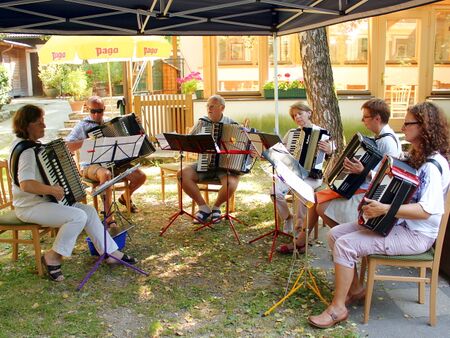 Ständchen zur Feier: Zieharmonikagruppe